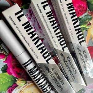 IL MAKIAGE Black Mascara for Bold Eye Definition
